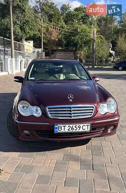 Седан Mercedes-Benz C-Class 2006 в  фото 5 Седан Mercedes-Benz C-Class 2006 в