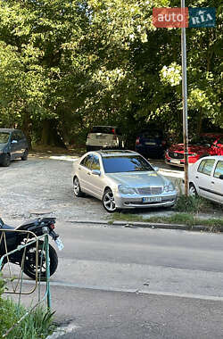 Седан Mercedes-Benz C-Class 2002 в Львові