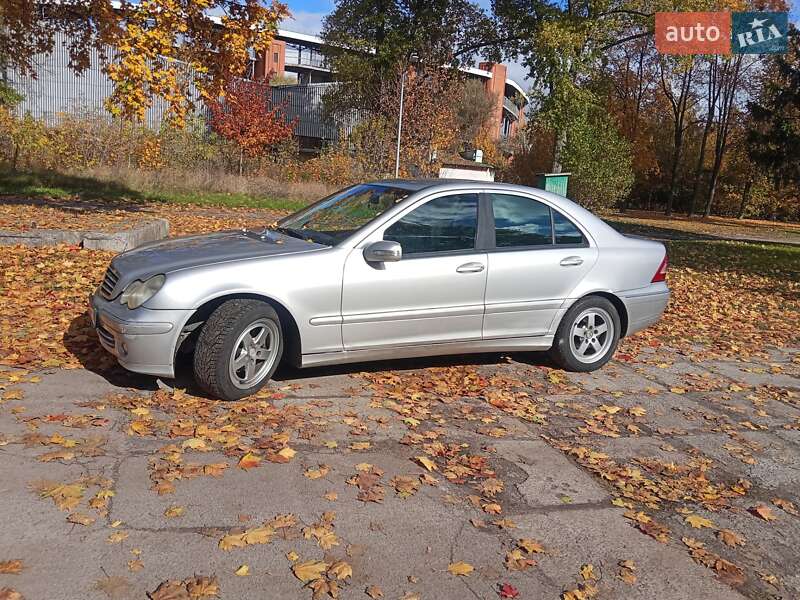 Седан Mercedes-Benz C-Class 2004 в Сумах