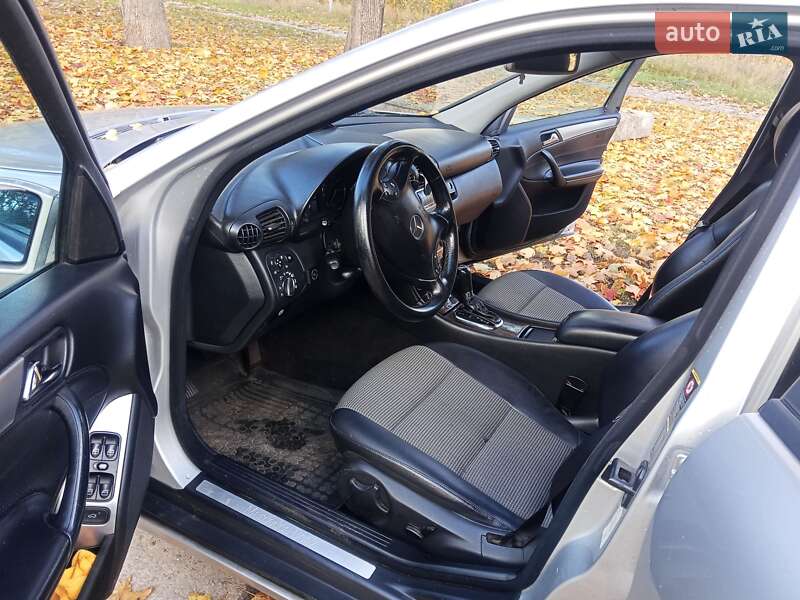 Седан Mercedes-Benz C-Class 2004 в Сумах