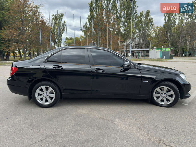 Седан Mercedes-Benz C-Class 2011 в Запоріжжі