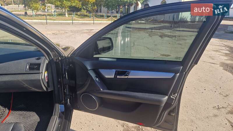 Універсал Mercedes-Benz C-Class 2008 в Києві фото 26 Універсал Mercedes-Benz C-Class 2008 в Києві