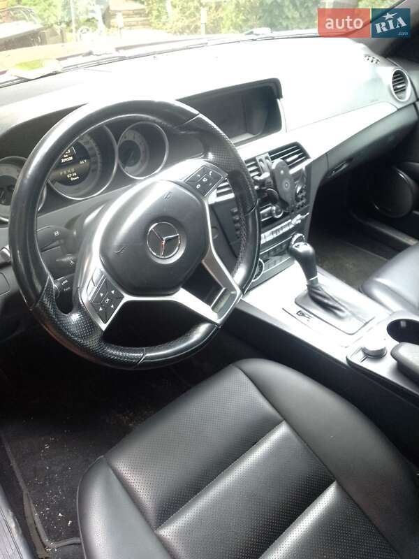 Седан Mercedes-Benz C-Class 2014 в Киеве