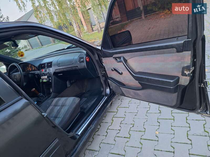 Седан Mercedes-Benz C-Class 1994 в Чернівцях