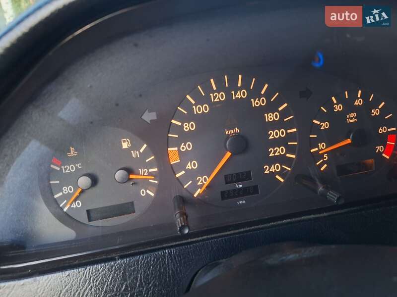 Седан Mercedes-Benz C-Class 1994 в Чернівцях