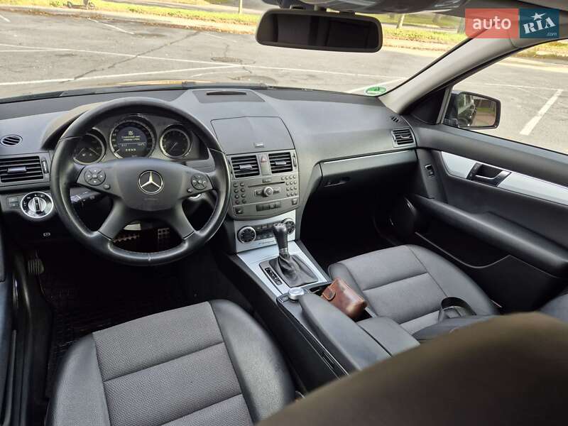 Седан Mercedes-Benz C-Class 2011 в Виннице
