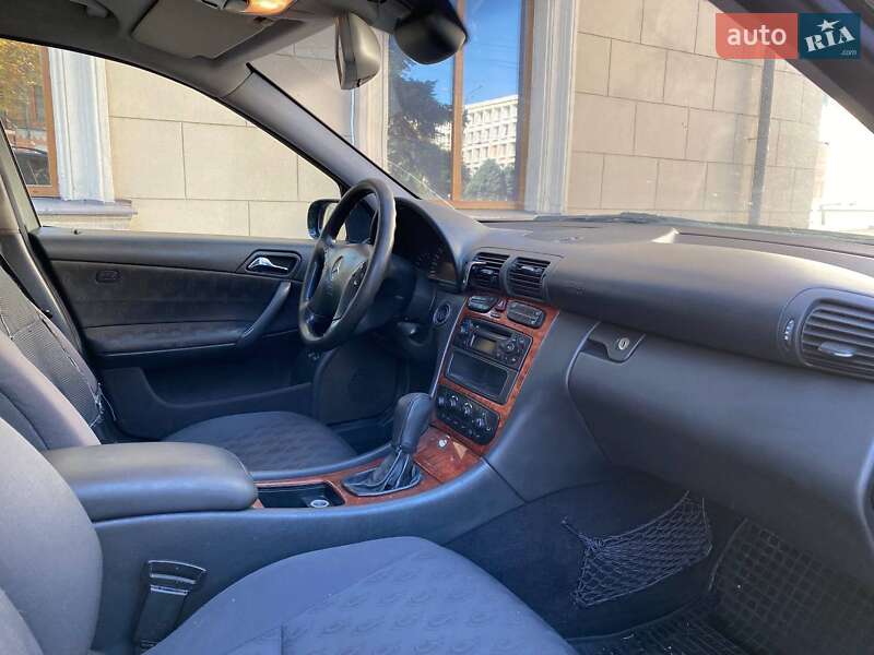 Універсал Mercedes-Benz C-Class 2003 в Запоріжжі