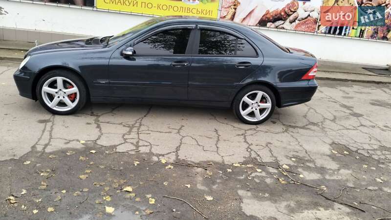 Седан Mercedes-Benz C-Class 2004 в Новій Одесі
