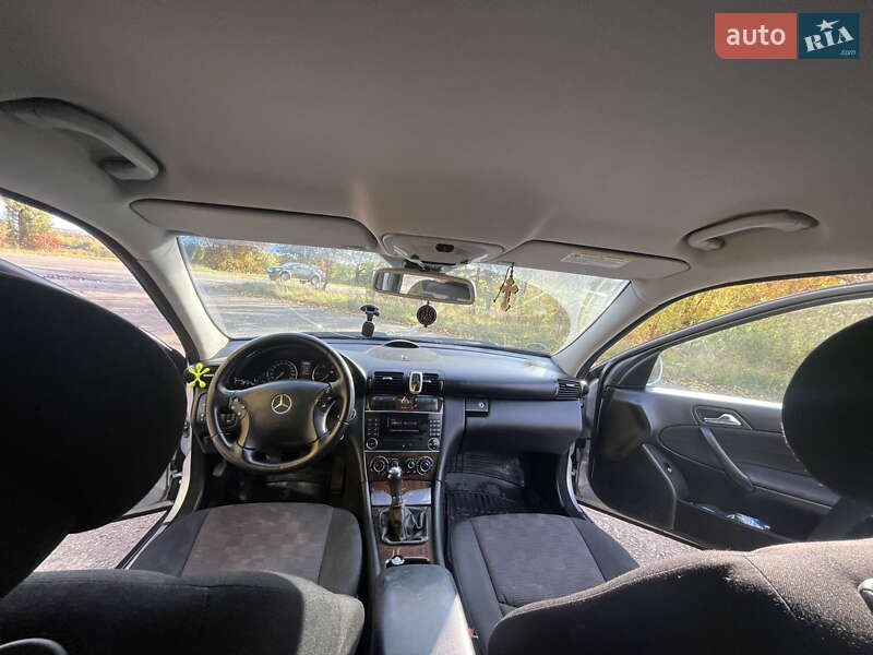 Універсал Mercedes-Benz C-Class 2004 в Кельменцях