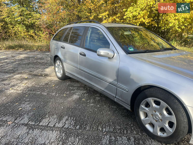 Універсал Mercedes-Benz C-Class 2004 в Кельменцях