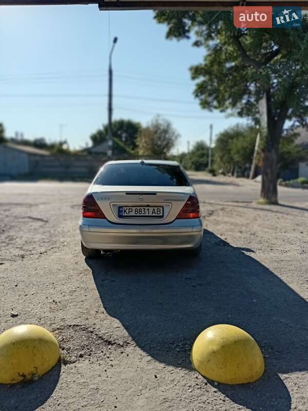 Седан Mercedes-Benz C-Class 2003 в Запоріжжі