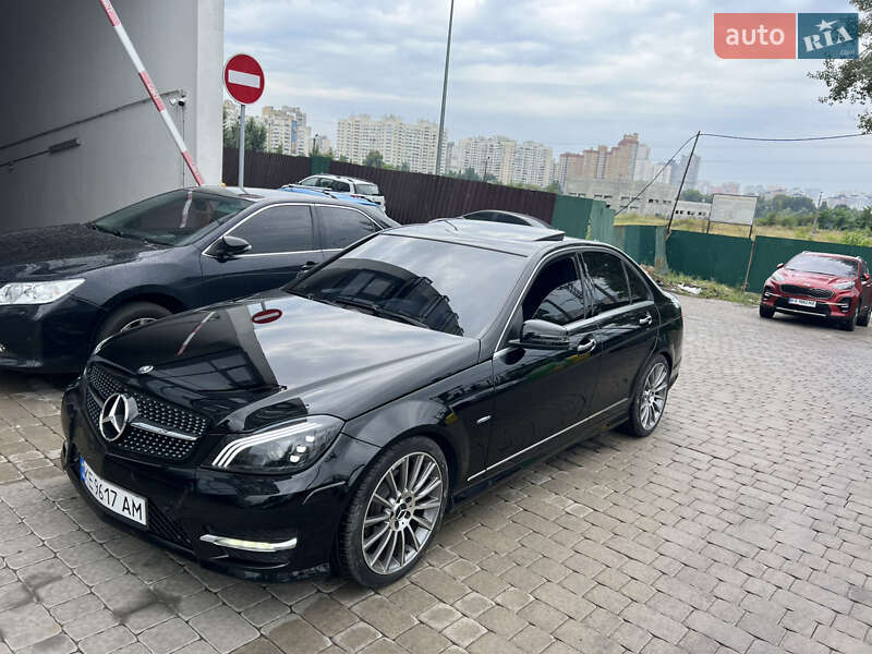 Седан Mercedes-Benz C-Class 2011 в Києві фото 21 Седан Mercedes-Benz C-Class 2011 в Києві