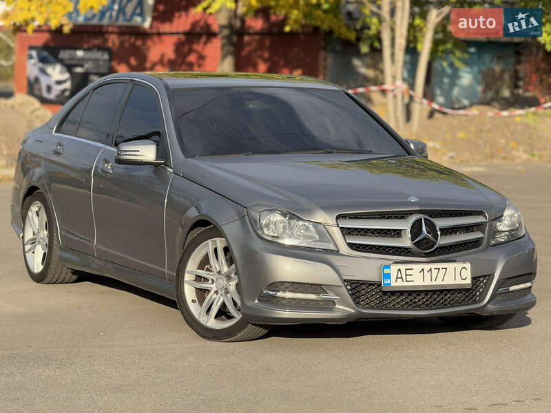 Седан Mercedes-Benz C-Class 2012 в Днепре