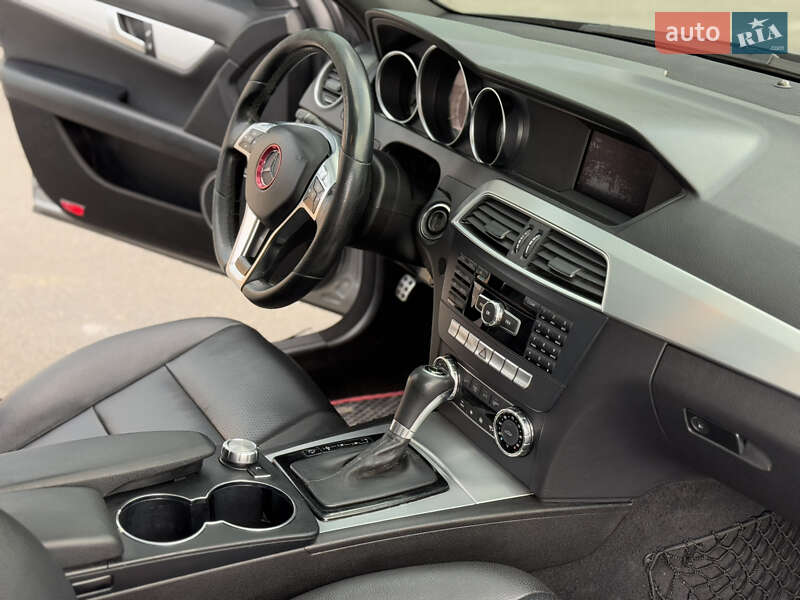 Седан Mercedes-Benz C-Class 2012 в Днепре