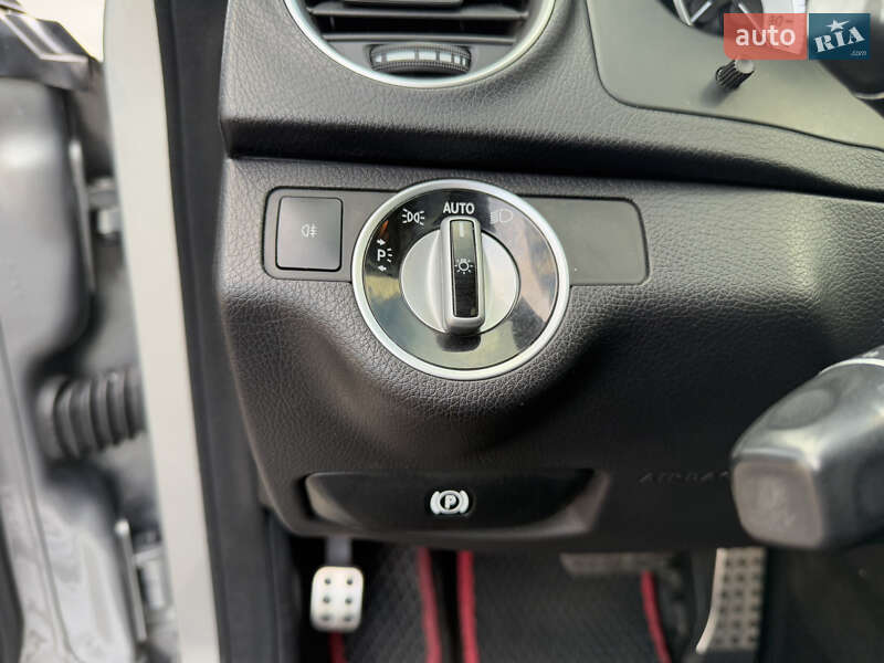 Седан Mercedes-Benz C-Class 2012 в Днепре
