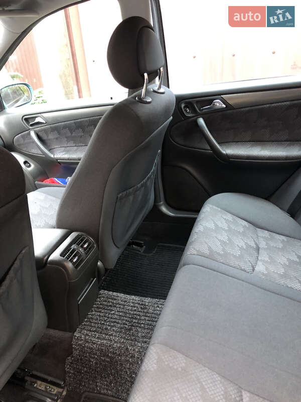 Седан Mercedes-Benz C-Class 2003 в Маневичах