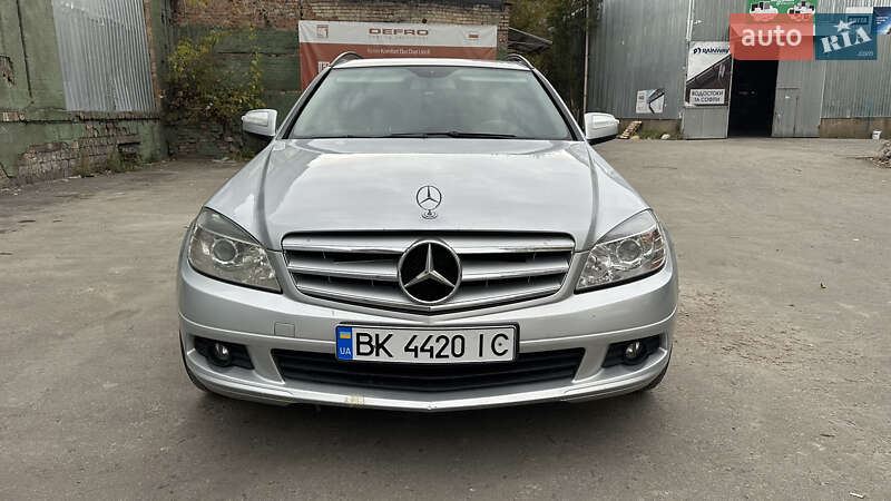 Універсал Mercedes-Benz C-Class 2009 в Києві
