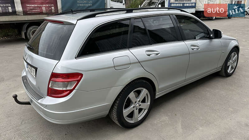 Універсал Mercedes-Benz C-Class 2009 в Києві
