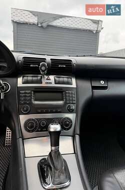 Универсал Mercedes-Benz C-Class 2004 в  фото 8 Универсал Mercedes-Benz C-Class 2004 в