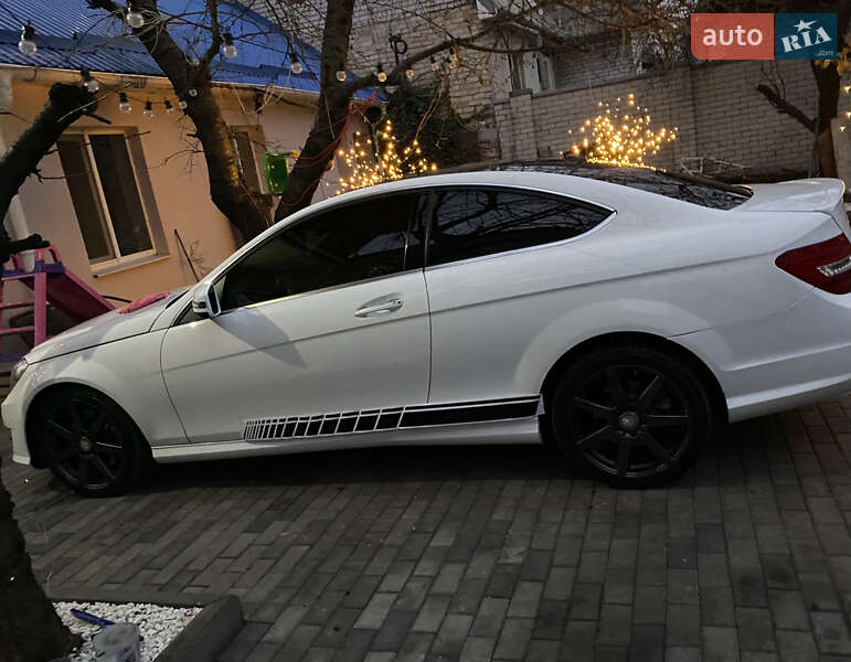 Седан Mercedes-Benz C-Class 2013 в Днепре