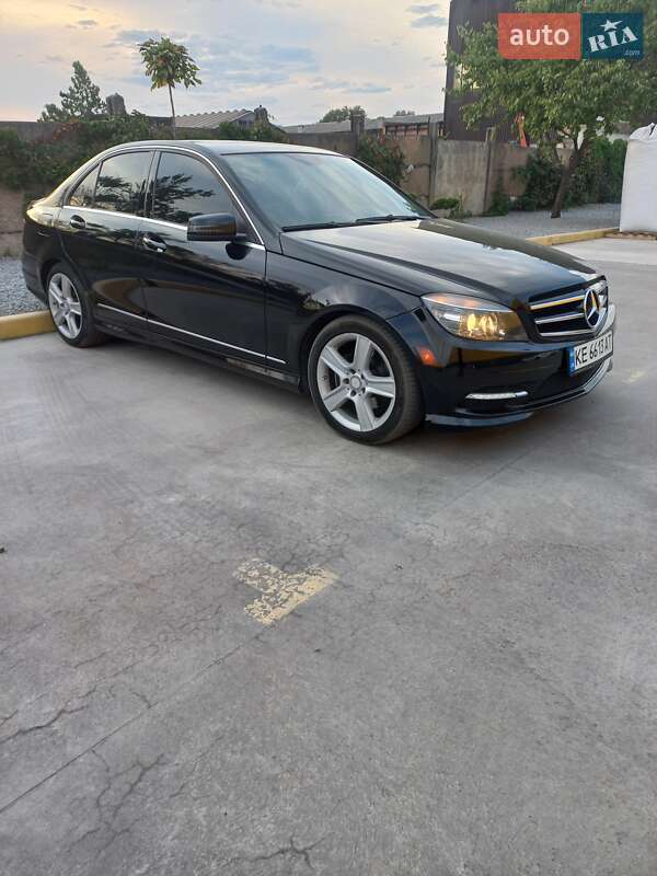 Седан Mercedes-Benz C-Class 2010 в Днепре