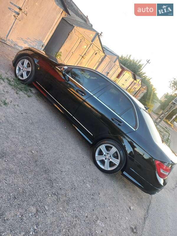 Седан Mercedes-Benz C-Class 2010 в Днепре
