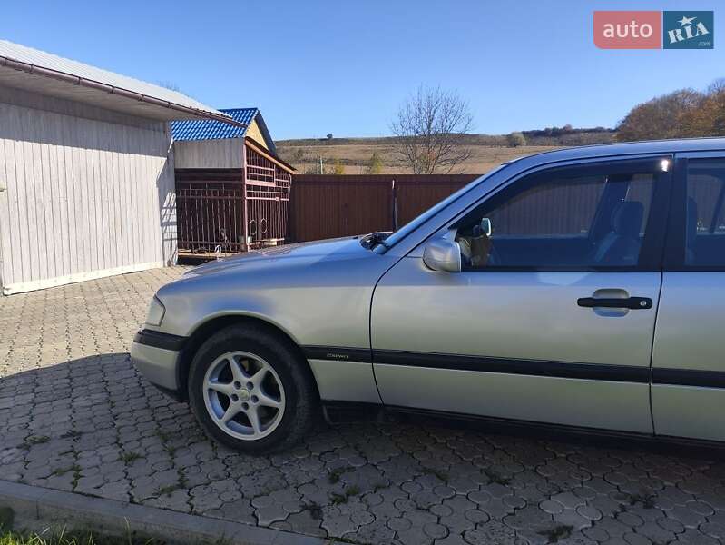 Седан Mercedes-Benz C-Class 1994 в Чернівцях