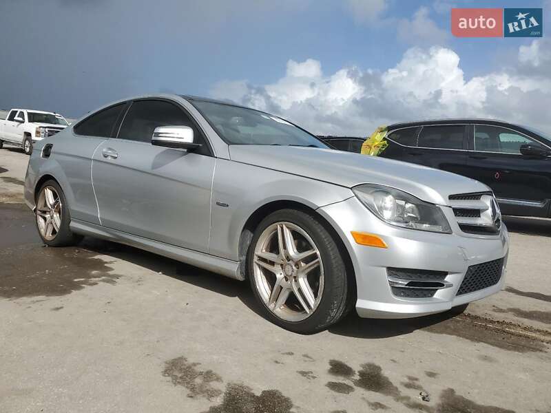 Купе Mercedes-Benz C-Class 2012 в Львові
