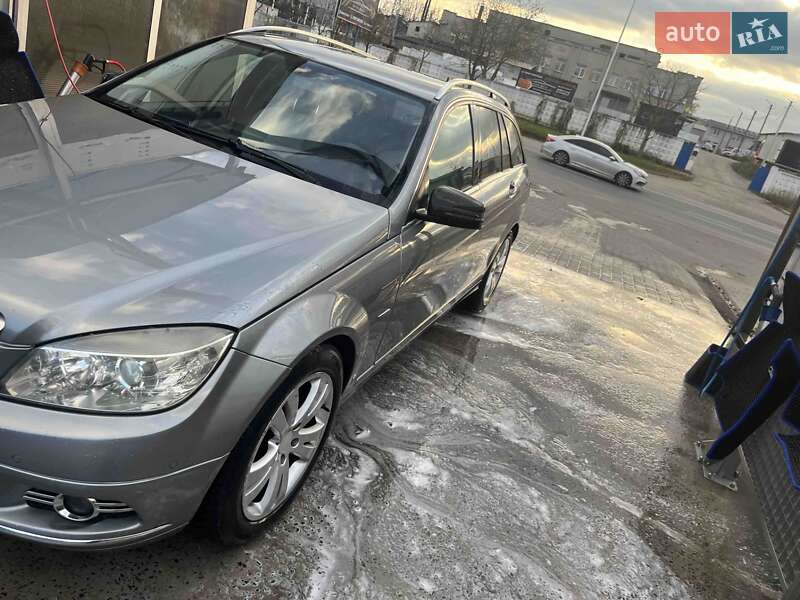 Універсал Mercedes-Benz C-Class 2010 в Івано-Франківську