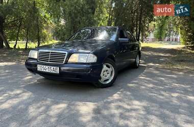 Седан Mercedes-Benz C-Class 1994 в  фото 9 Седан Mercedes-Benz C-Class 1994 в