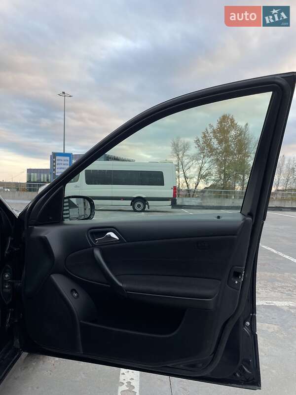 Седан Mercedes-Benz C-Class 2006 в Києві фото 22 Седан Mercedes-Benz C-Class 2006 в Києві