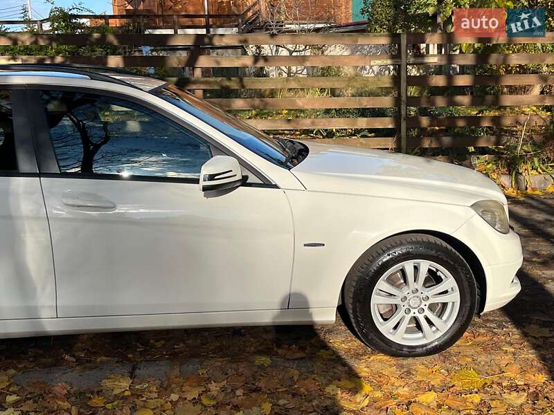 Универсал Mercedes-Benz C-Class 2010 в Киеве