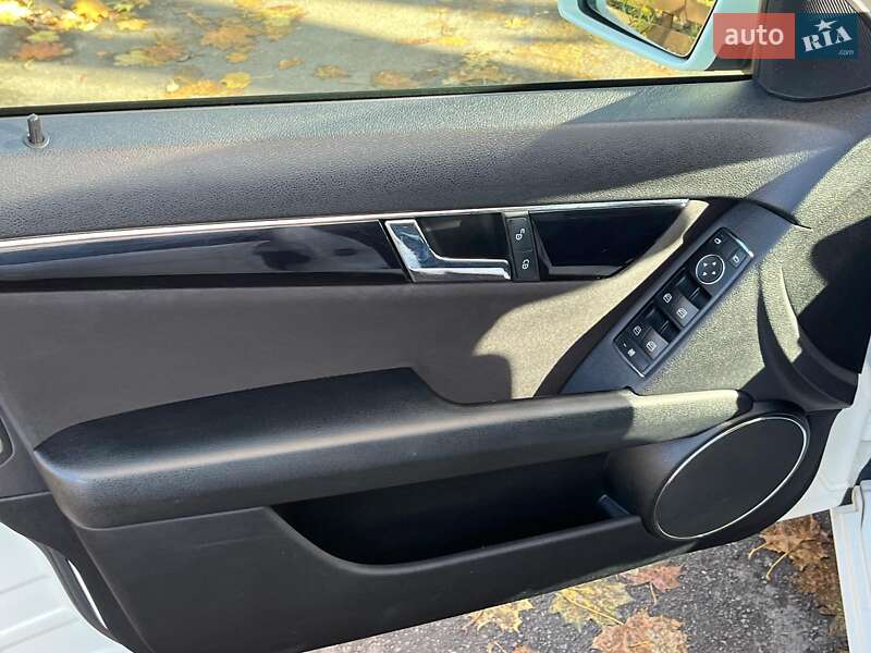 Универсал Mercedes-Benz C-Class 2010 в Киеве