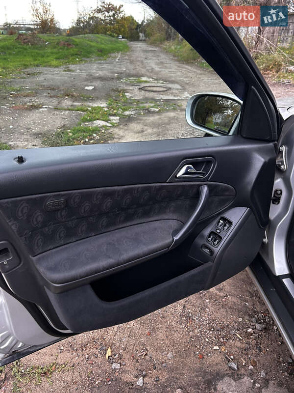 Седан Mercedes-Benz C-Class 2001 в Николаеве