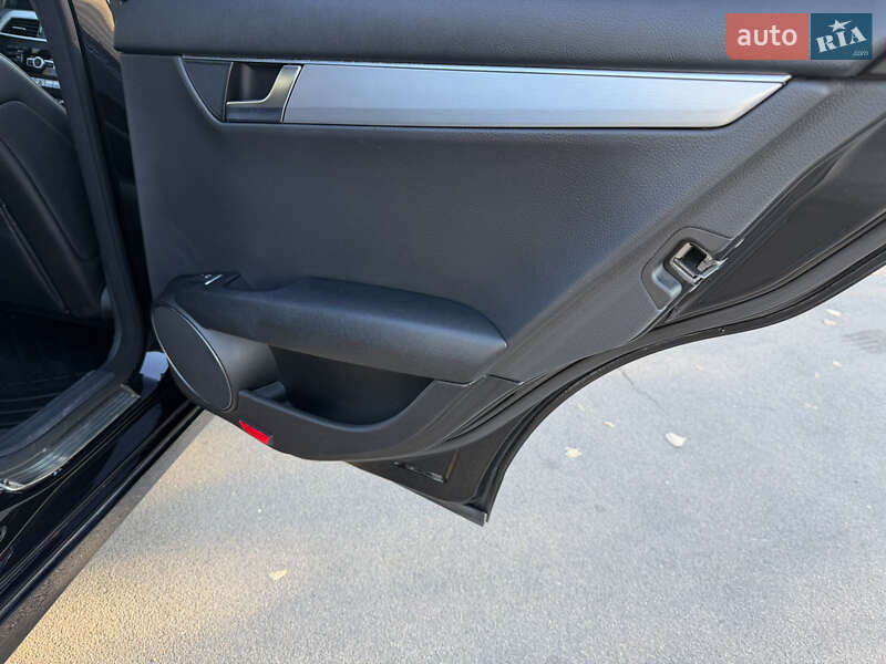 Седан Mercedes-Benz C-Class 2011 в Києві фото 30 Седан Mercedes-Benz C-Class 2011 в Києві