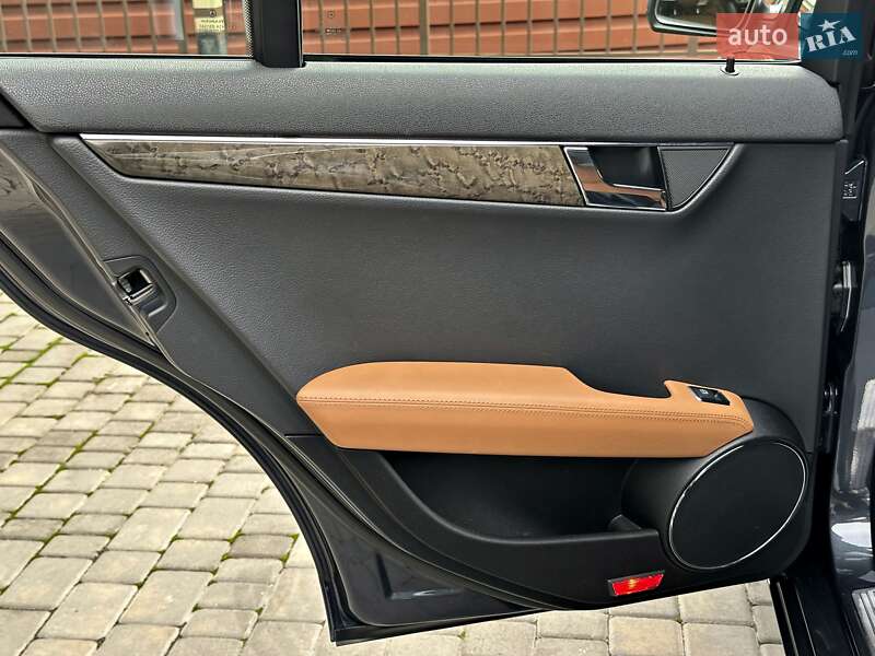 Седан Mercedes-Benz C-Class 2008 в Одесі фото 53 Седан Mercedes-Benz C-Class 2008 в Одесі