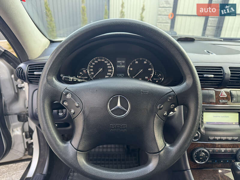 Седан Mercedes-Benz C-Class 2004 в Нетешине фото 35 Седан Mercedes-Benz C-Class 2004 в Нетешине