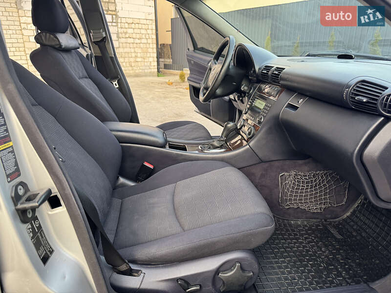 Седан Mercedes-Benz C-Class 2004 в Нетешине фото 41 Седан Mercedes-Benz C-Class 2004 в Нетешине
