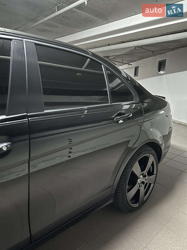 Седан Mercedes-Benz C-Class 2008 в Днепре