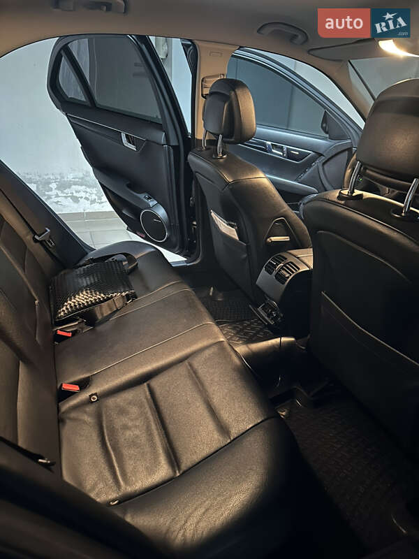 Седан Mercedes-Benz C-Class 2008 в Днепре