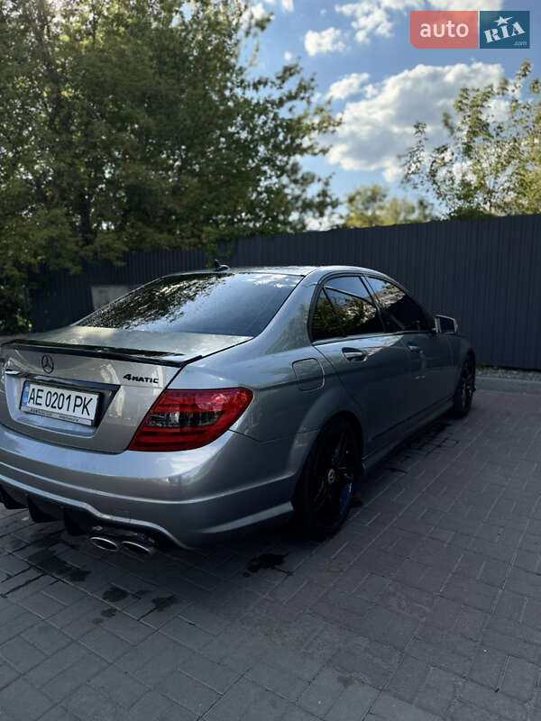 Седан Mercedes-Benz C-Class 2012 в Днепре