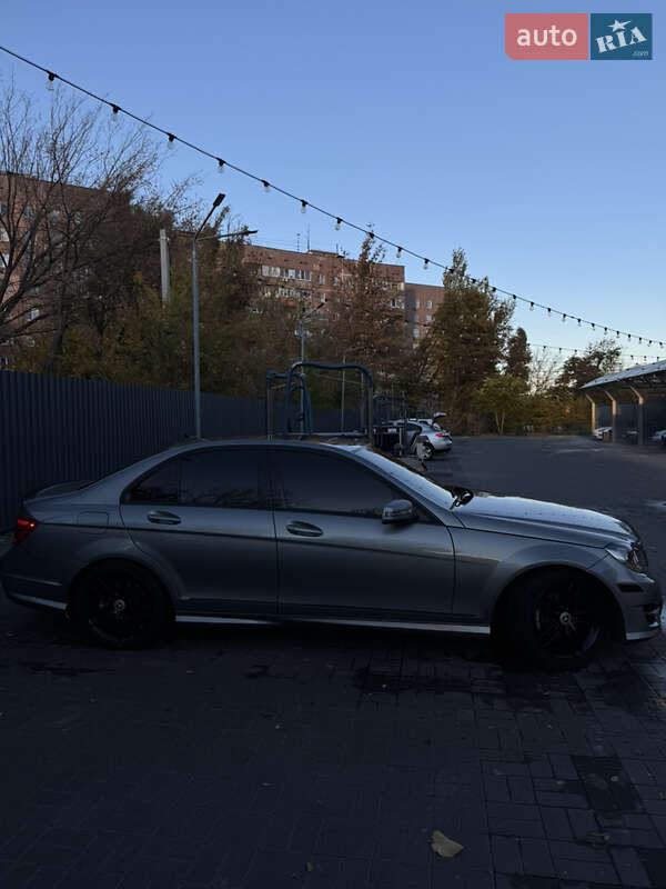 Седан Mercedes-Benz C-Class 2012 в Днепре