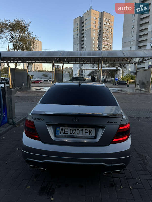 Седан Mercedes-Benz C-Class 2012 в Днепре