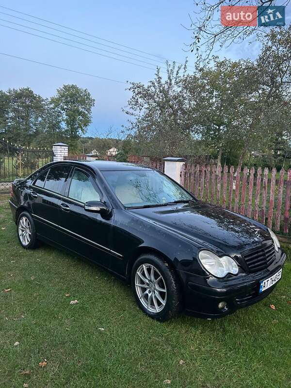 Mercedes-Benz C-Class 2005