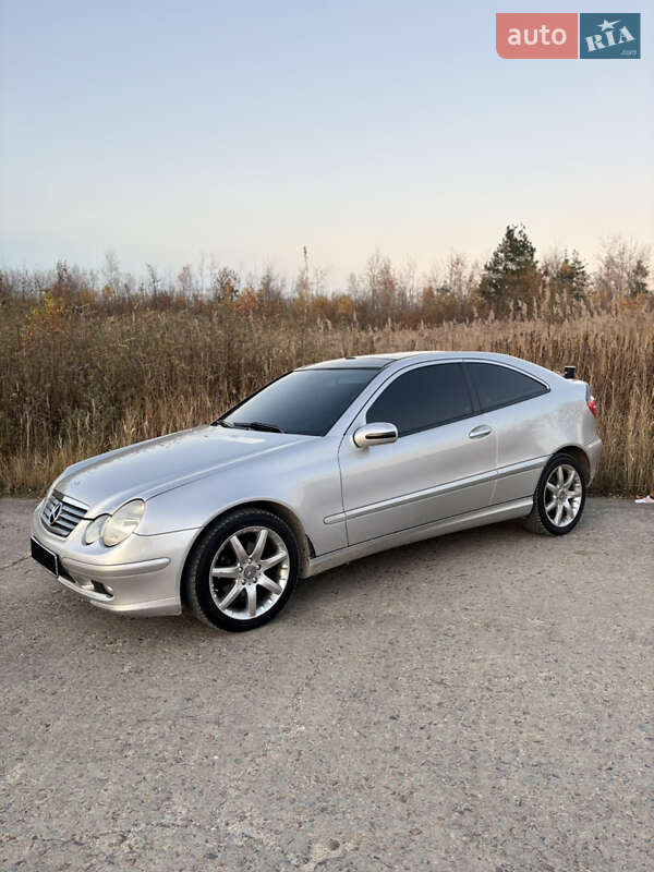 Купе Mercedes-Benz C-Class 2003 в Новояворовске