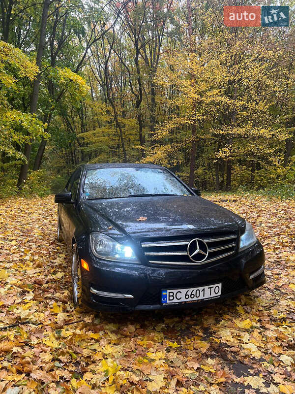 Седан Mercedes-Benz C-Class 2012 в Львове
