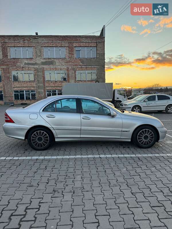 Седан Mercedes-Benz C-Class 2004 в Черновцах фото 10 Седан Mercedes-Benz C-Class 2004 в Черновцах