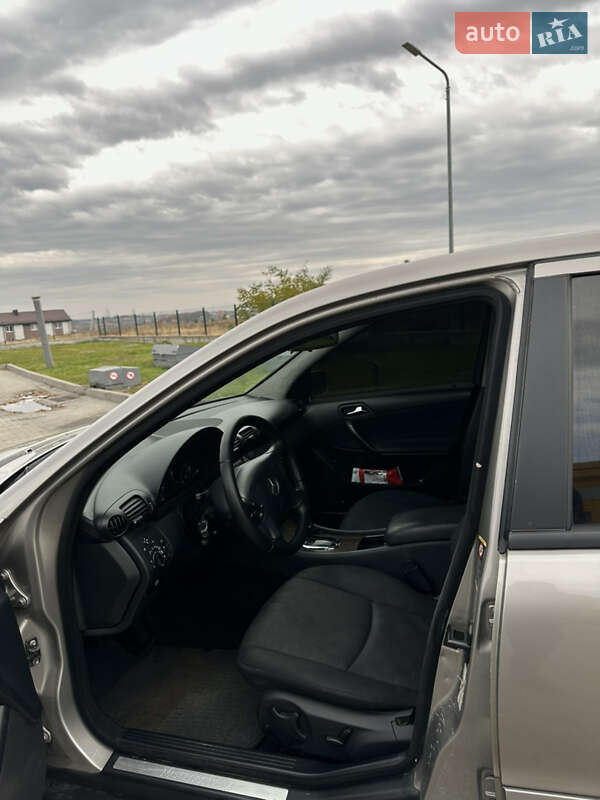 Седан Mercedes-Benz C-Class 2005 в Ровно