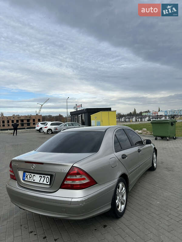 Седан Mercedes-Benz C-Class 2005 в Ровно