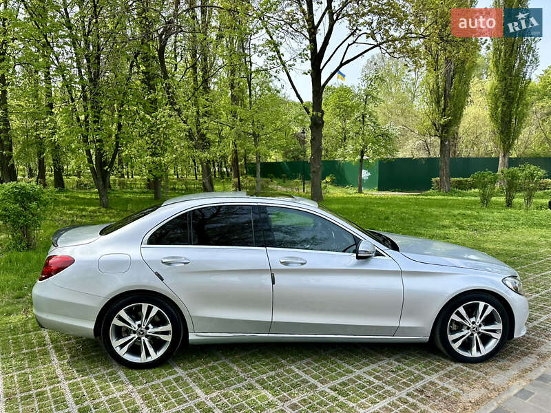 Седан Mercedes-Benz C-Class 2017 в Києві фото 4 Седан Mercedes-Benz C-Class 2017 в Києві